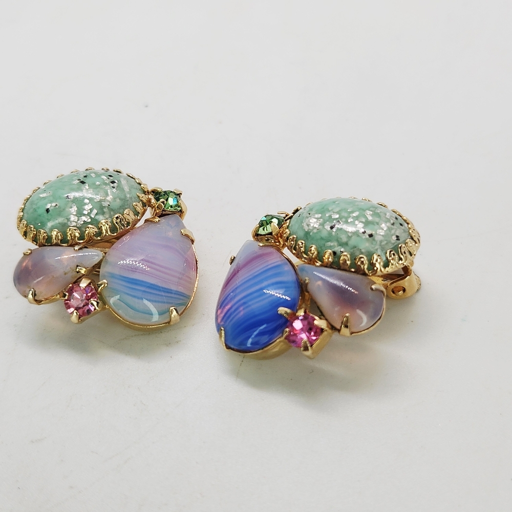 Vintage 1940s Iris & Confetti Art Glass Cabochon Clip-On Earrings Gold Tone - Picture 7 of 10